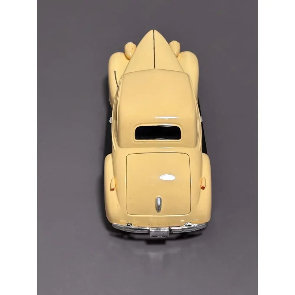 1:24 Scale Motormax 1939 Chevrolet Chevy Coupe No. 73247 (68034) Yellow Die Cast